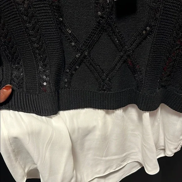 White House Black Market Monochrome Knit Blouse - Picture 6 of 6